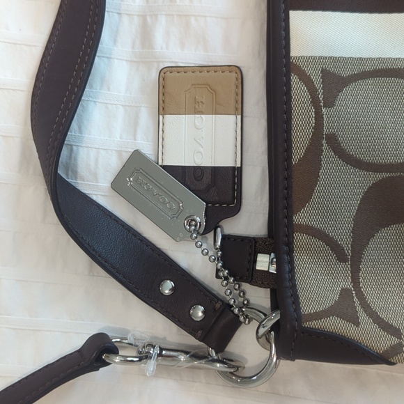 Coach - Picture 4 of 16